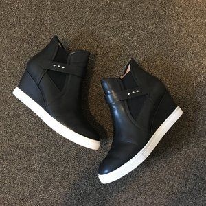 Linea Paolo black wedges